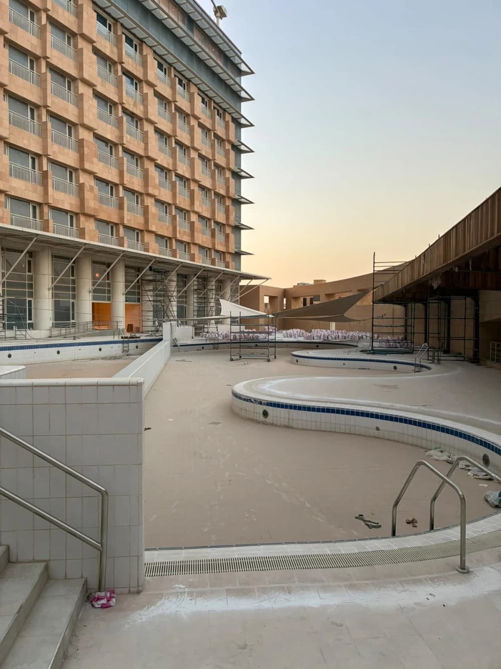 فندق هيلتون الرياض – أعمال أنظمة التيار الخفيف - Gallery 21